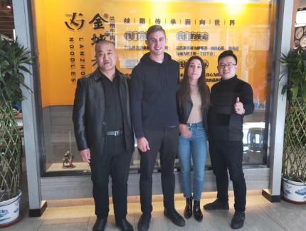 金城老碗牛肉面揪面片迎来美国纽约的意向加盟商